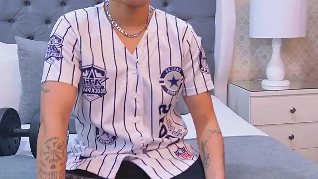 ZoeKrug online show from 11.07.25