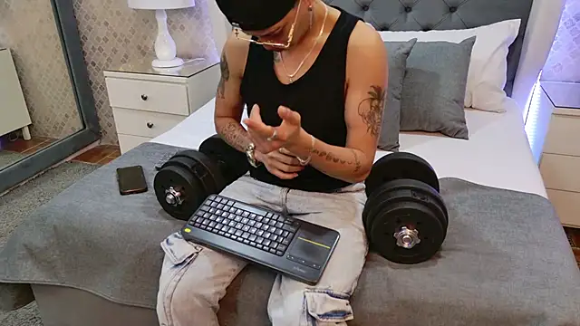 ZoeKrug online show from 12.20.25