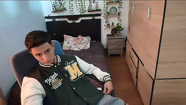 Snapshot of santii_ss chatting on 06.01.26 santii ss online show from 06.01.26