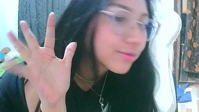 Snapshot of honeysweet111 chatting on 10.06.25 honeysweet111 online show from 10.06.25