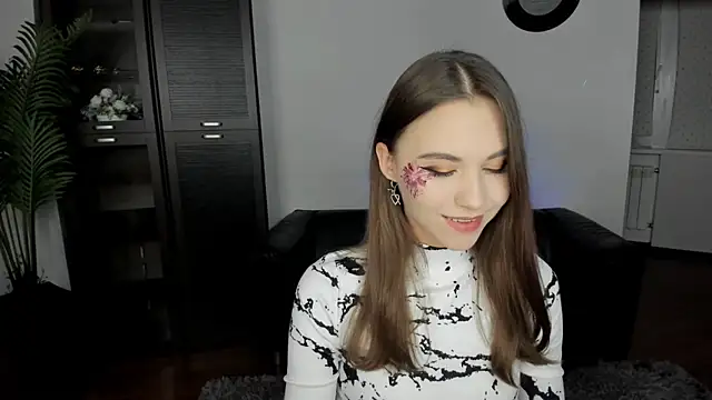 EllaCurtis online show from 10.05.25