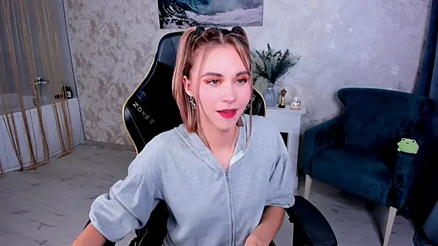 Snapshot of EllaCurtis chatting on 05.03.26 EllaCurtis online show from 05.03.26