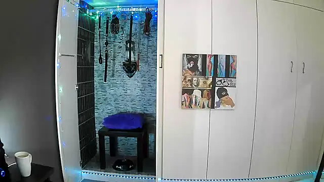 Snapshot of BaDSubMiss chatting on 11.11.25 BaDSubMiss online show from 11.11.25