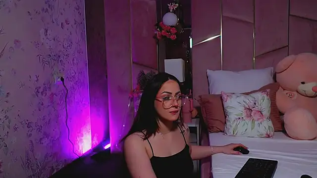 LucyLextonX online show from 04.08.26