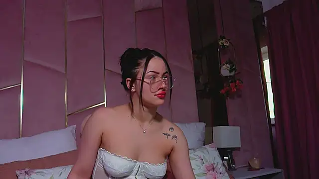 LucyLextonX online show from 04.16.26