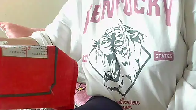 Snapshot of sexy_tettona chatting on 10.29.25 sexy tettona online show from 10.29.25