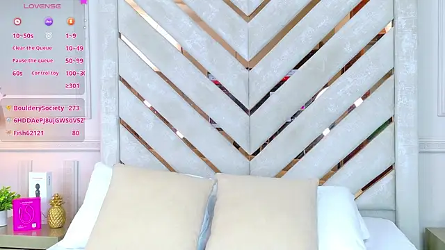 Agatha-Adams online show from 10.06.25