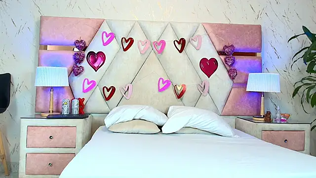 Zoelucas online show from 09.17.25