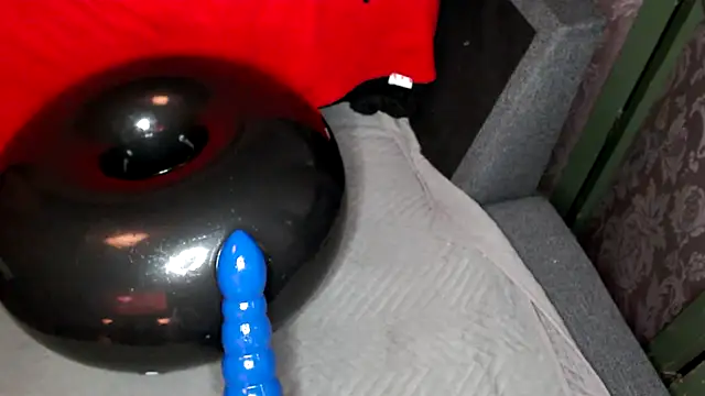 Snapshot of drieghe chatting on 10.08.25 drieghe online show from 10.08.25