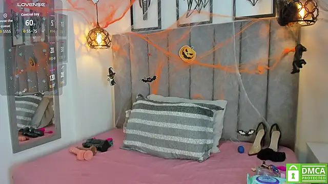 Snapshot of Gia_Scott chatting on 10.28.25 Gia Scott online show from 10.28.25