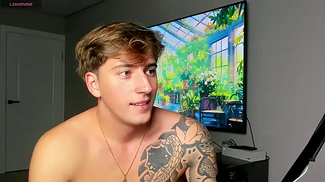 Snapshot of DaniHort chatting on 10.05.25 DaniHort online show from 10.05.25