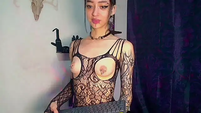 DakariaHills  online show from 04.08.26