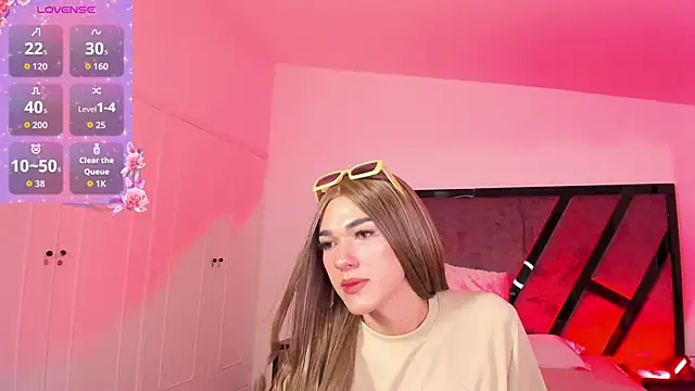 Snapshot of MarilynDupont chatting on 09.21.25 MarilynDupont online show from 09.21.25