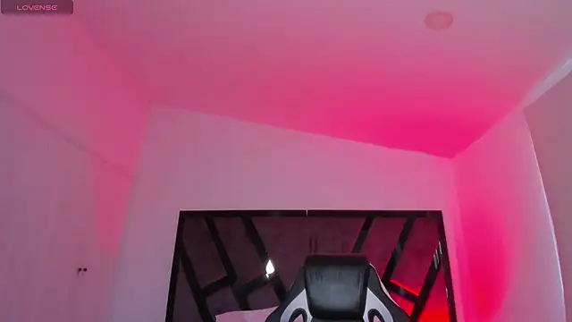 Snapshot of MarilynDupont chatting on 10.28.25 MarilynDupont online show from 10.28.25