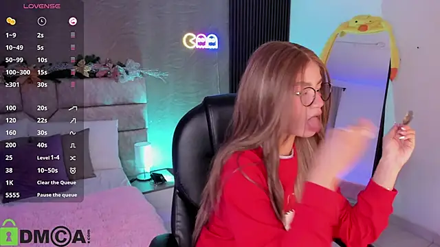 Snapshot of Arinextdoor chatting on 12.22.25 Arinextdoor online show from 12.22.25