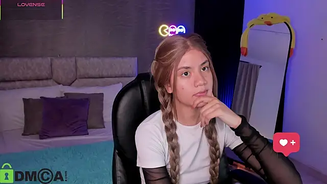 Snapshot of Arinextdoor chatting on 01.15.26 Arinextdoor online show from 01.15.26