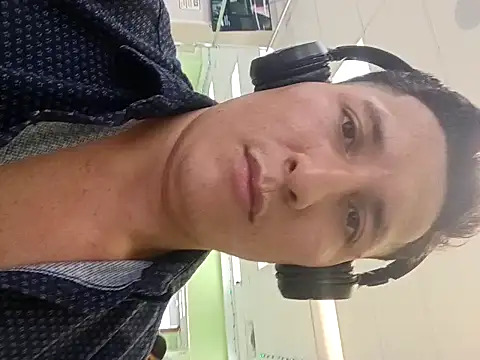 Zetaloco26 online show from 10.18.25