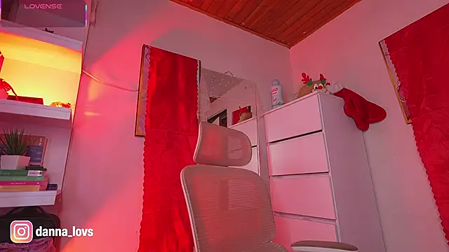 Dannaa Lovs online show from 12.16.25