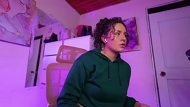 Dannaa Lovs online show from 03.12.26