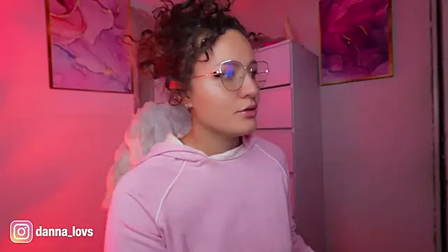 Dannaa Lovs online show from 05.15.26