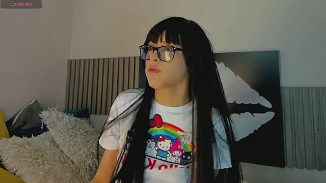 Snapshot of Blue_Sixx chatting on 10.11.25 Blue Sixx online show from 10.11.25