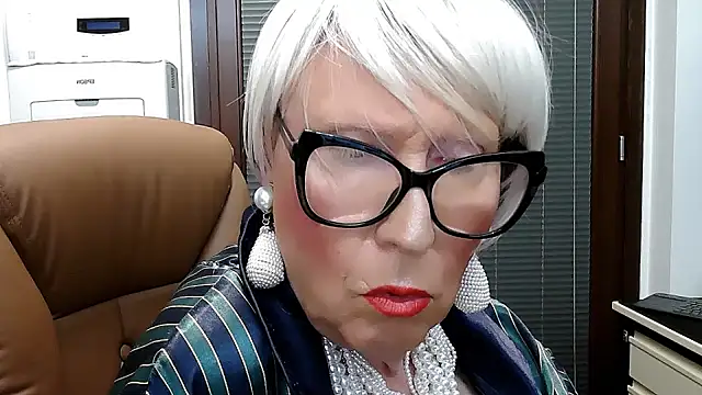 Snapshot of ROBY_SWEETHOT chatting on 10.13.25 ROBY SWEETHOT online show from 10.13.25