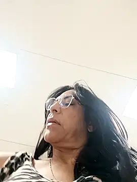 Snapshot of _Kamy_Hot chatting on 11.27.25 Kamy Hot online show from 11.27.25