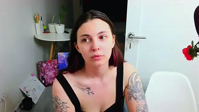 Snapshot of peachyness chatting on 07.19.26 peachyness online show from 07.19.26