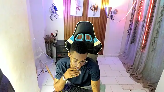 Darwin mayo online show from 11.08.25