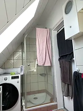 Snapshot of SweetTeenGirl chatting on 09.23.25 SweetTeenGirl online show from 09.23.25