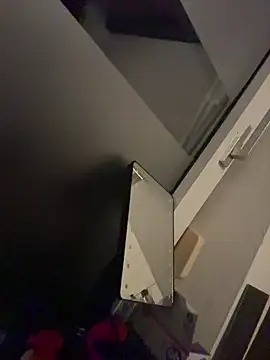 Snapshot of SweetTeenGirl chatting on 11.18.25 SweetTeenGirl online show from 11.18.25