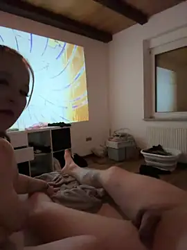 Snapshot of SweetTeenGirl chatting on 11.25.25 SweetTeenGirl online show from 11.25.25