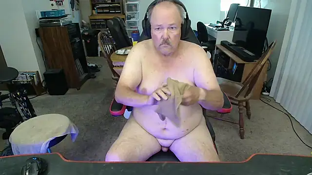 Snapshot of havethickcock chatting on 07.22.26 havethickcock online show from 07.22.26