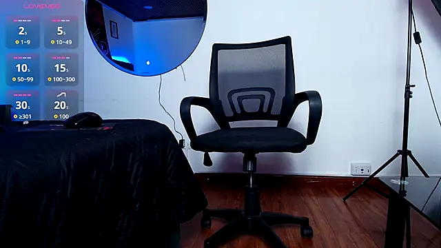 Alisse Moore online show from 10.07.25