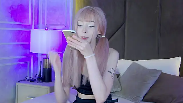 Evelyn Neal online show from 10.07.25