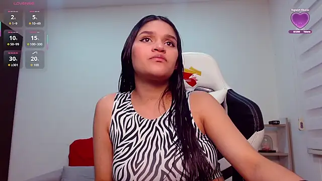 Snapshot of Roxxi_2110 chatting on 09.24.25 Roxxi 2110 online show from 09.24.25