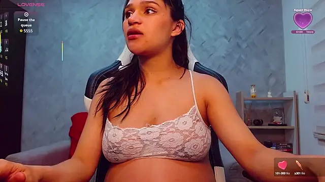 Snapshot of Roxxi_2110 chatting on 10.10.25 Roxxi 2110 online show from 10.10.25