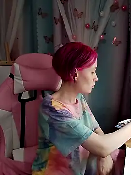 Snapshot of Fuzzy_Unicorn chatting on 09.11.25 Fuzzy Unicorn online show from 09.11.25