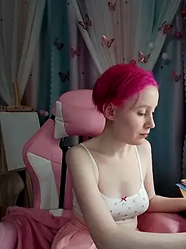 Snapshot of Fuzzy_Unicorn chatting on 11.17.25 Fuzzy Unicorn online show from 11.17.25