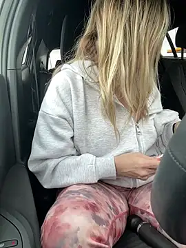 SuzieSub online show from 04.14.26