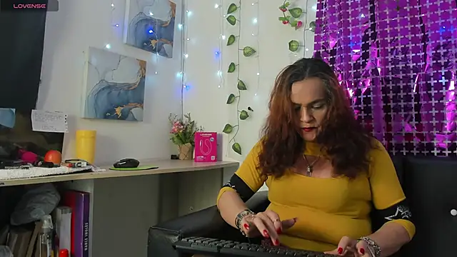 Snapshot of Mishell_Bons chatting on 02.11.26 Mishell Bons online show from 02.11.26