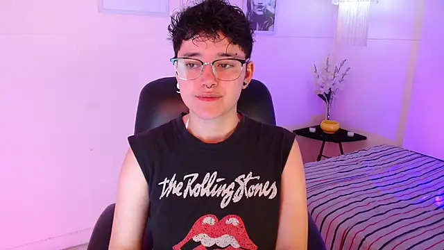 Snapshot of jeroharper chatting on 09.11.25 jeroharper online show from 09.11.25