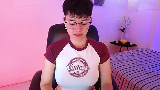 Snapshot of jeroharper chatting on 09.27.25 jeroharper online show from 09.27.25