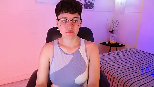 Snapshot of jeroharper chatting on 09.30.25 jeroharper online show from 09.30.25