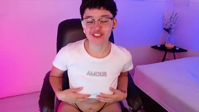 Snapshot of jeroharper chatting on 11.23.25 jeroharper online show from 11.23.25