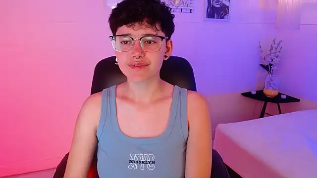 Snapshot of jeroharper chatting on 11.24.25 jeroharper online show from 11.24.25