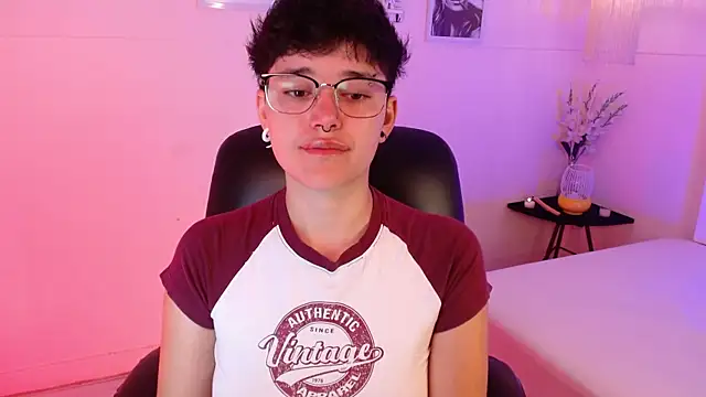 Snapshot of jeroharper chatting on 11.25.25 jeroharper online show from 11.25.25