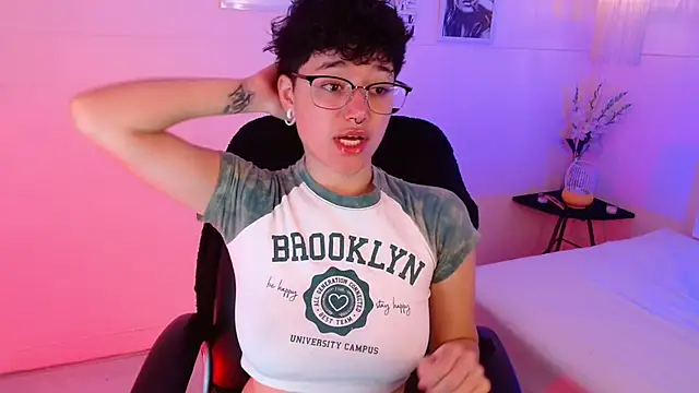 Snapshot of jeroharper chatting on 11.30.25 jeroharper online show from 11.30.25