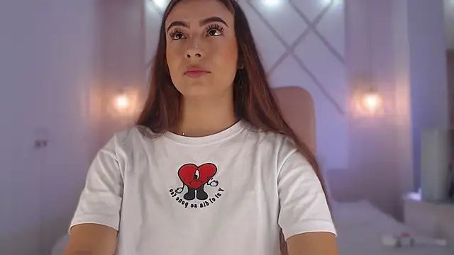 Snapshot of isabellashine chatting on 09.18.25 isabellashine online show from 09.18.25