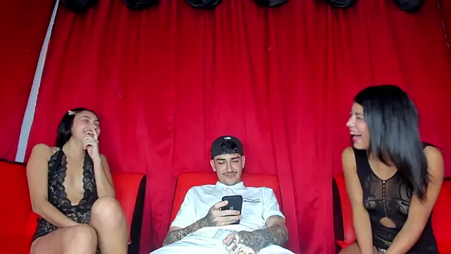 Snapshot of extreme_hot_crazy chatting on 10.04.25 extreme hot crazy online show from 10.04.25